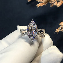 Load image into Gallery viewer, Distinctive Six Prong Zircon Ring