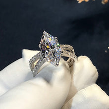 Load image into Gallery viewer, Distinctive Six Prong Zircon Ring