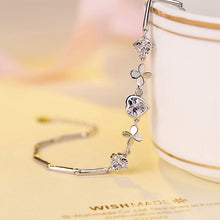 Load image into Gallery viewer, Heart-shaped Clover Silver Bracelet