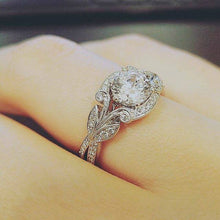 Load image into Gallery viewer, Elegant Leaf Design Crystal Ring