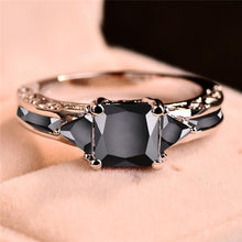 Load image into Gallery viewer, Elegant Design Black Crystal Ring