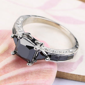 Elegant Design Black Crystal Ring